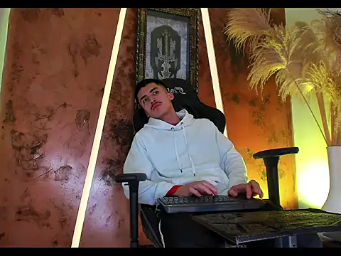 juli bigcock21 online show from October 19, 4:54 pm
