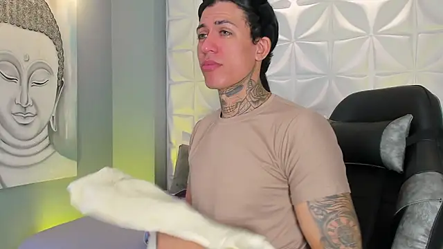 ArohomLester online show from April 4, 6:49 pm