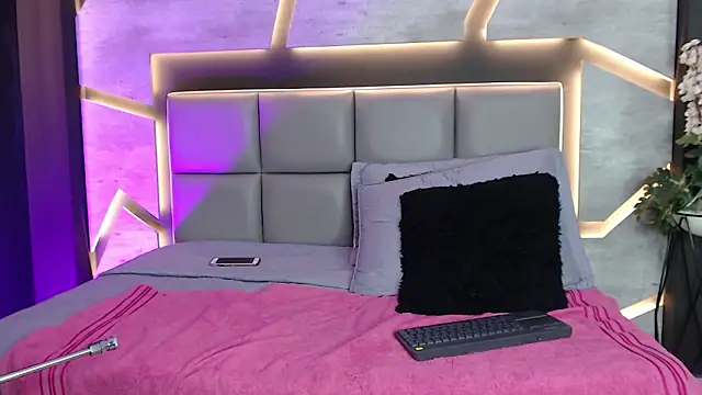 ArohomLester online show from March 18, 4:21 pm