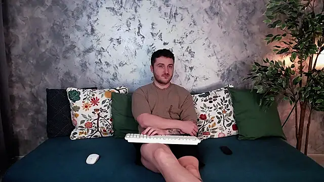 Snapshot of Ethan__S chatting on December 19, 4:56 am Ethan S online show from December 19, 4:56 am