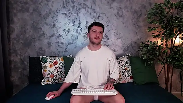 Snapshot of Ethan__S chatting on December 17, 3:50 am Ethan S online show from December 17, 3:50 am