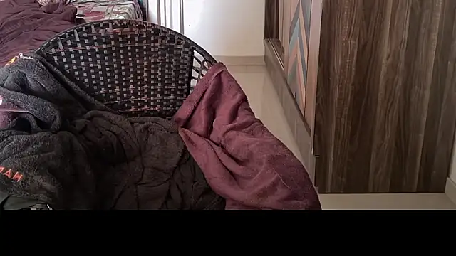 MakeMeAwareAah online show from April 18, 10:05 am