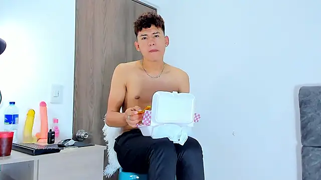 Nicolas Torres  online show from November 19, 8:36 am