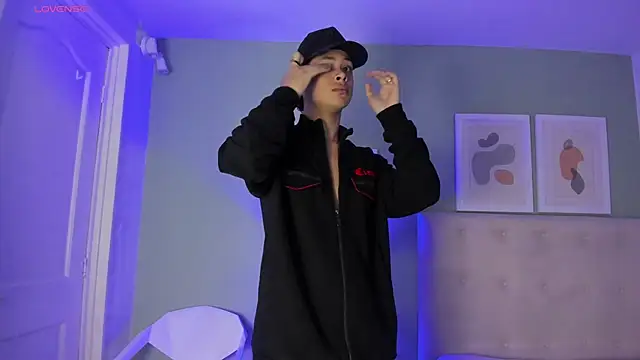 ApoloRicci online show from March 4, 9:22 pm