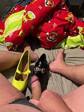 fortheloveofheels74 online show from November 19, 2:22 am