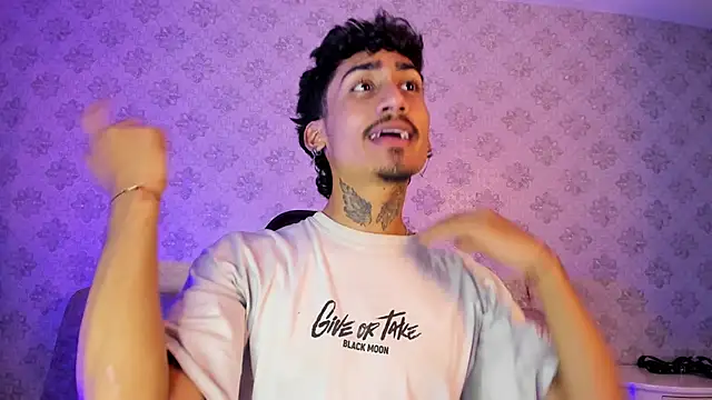 Mr Strike online show from December 5, 3:24 am