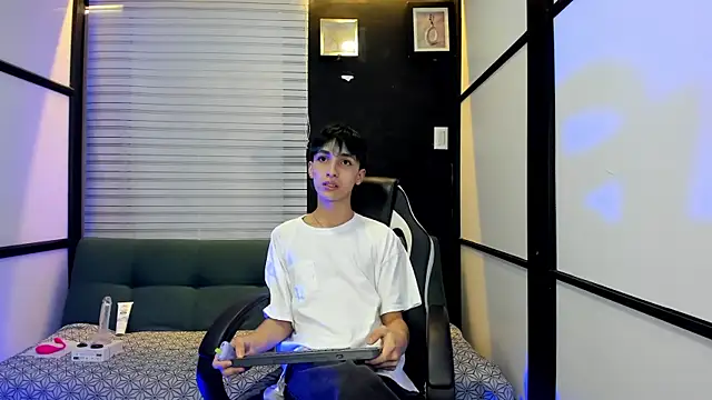 LiamPage  online show from November 17, 9:07 pm