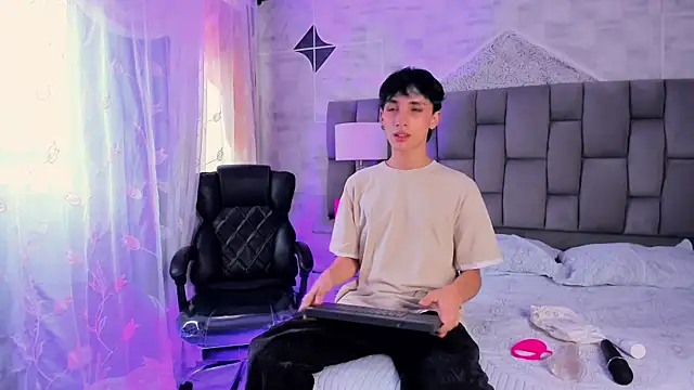 LiamPage  online show from November 28, 9:27 pm