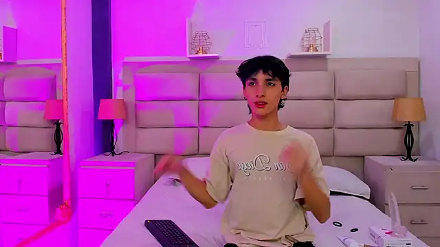 LiamPage  online show from November 8, 9:07 pm