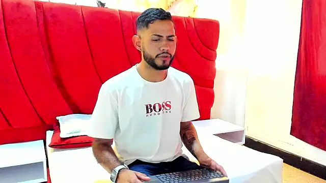 YEFERSON SCOTT online show from December 4, 7:32 pm