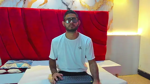 YEFERSON SCOTT online show from October 31, 7:17 pm