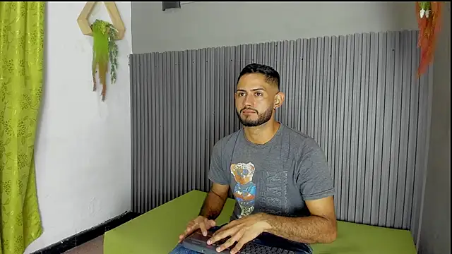 YEFERSON SCOTT online show from December 2, 8:01 pm