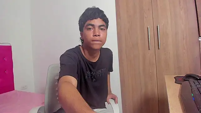 zinhuella420 online show from November 3, 8:10 pm