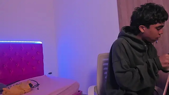 zinhuella420 online show from November 5, 9:17 pm