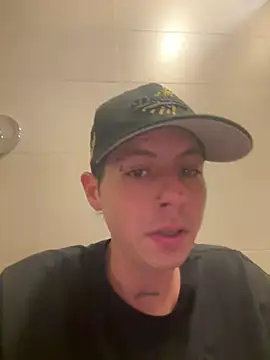 Yeison 8012 online show from March 28, 8:20 pm