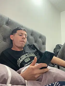 Yeison 8012 online show from March 14, 4:52 am