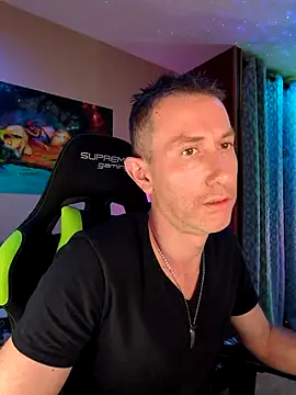 Gamerinleather online show from October 27, 7:05 pm