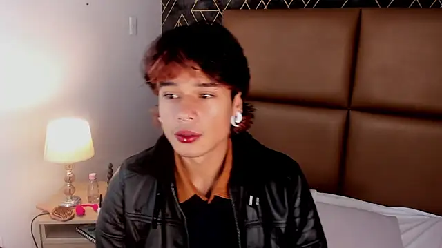 RonaldThompson  online show from October 27, 7:38 pm