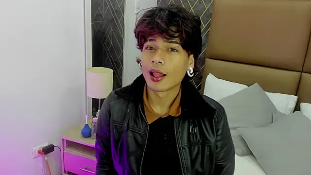 RonaldThompson  online show from November 3, 2:19 pm