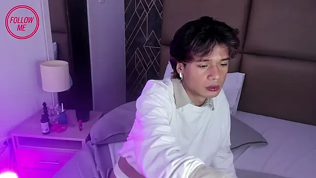 RonaldThompson  online show from November 13, 3:17 pm