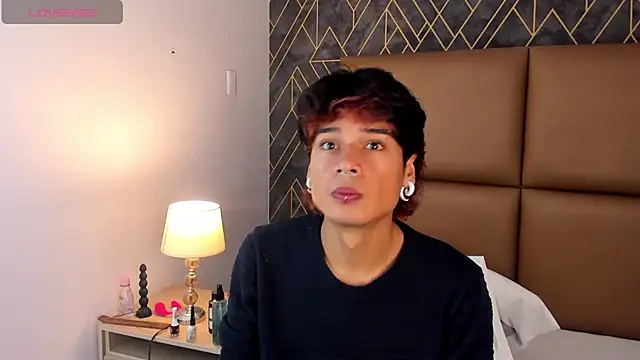 RonaldThompson  online show from October 24, 7:26 pm