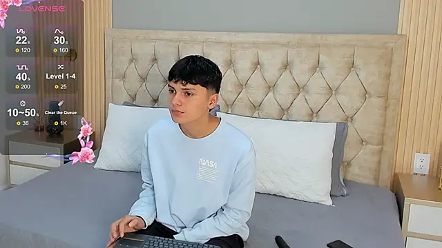 Maxii18  online show from January 18, 2:57 am