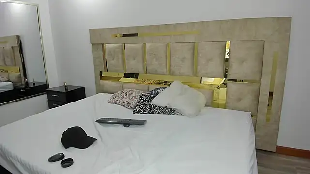 Sebastian Reed online show from October 31, 4:47 am