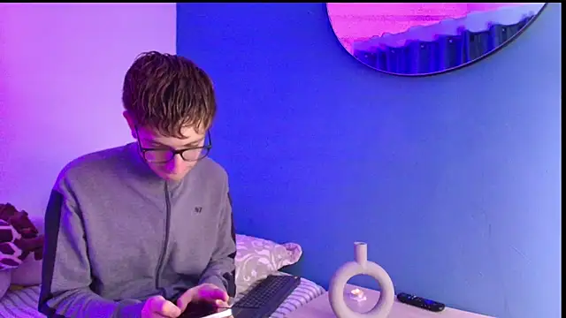 Erick Taylor3 online show from February 7, 8:47 pm