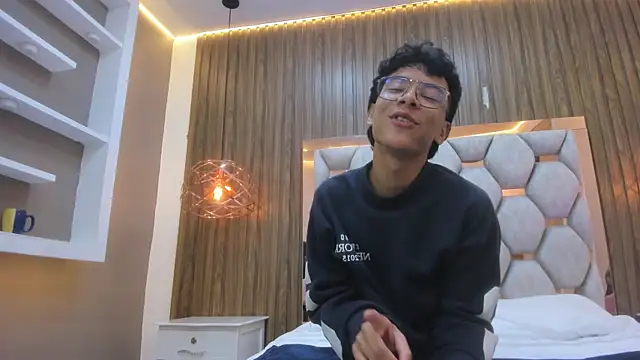 adams bobby online show from June 5, 11:38 am