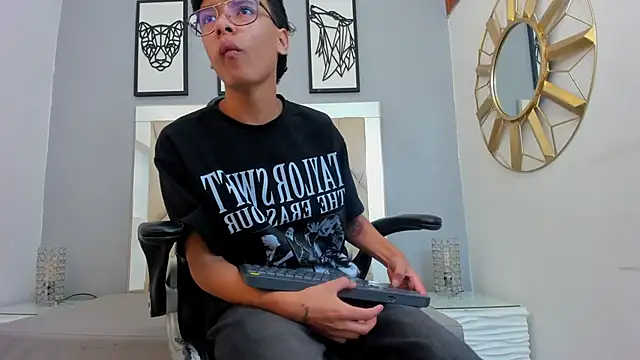 adams bobby online show from April 22, 11:59 am