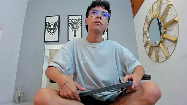 adams bobby online show from May 16, 11:19 am