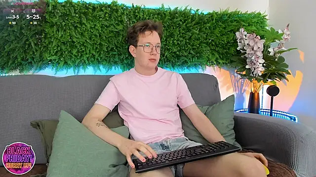 Teddy Parker online show from November 30, 8:16 am