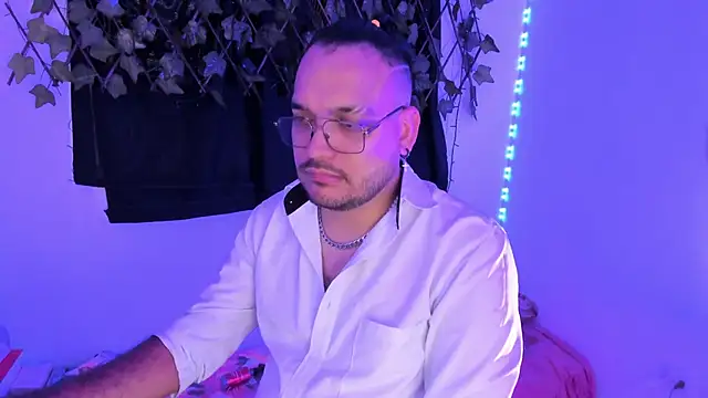 MarkWolfe1 online show from November 7, 9:29 pm