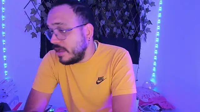 MarkWolfe1 online show from November 6, 9:18 pm