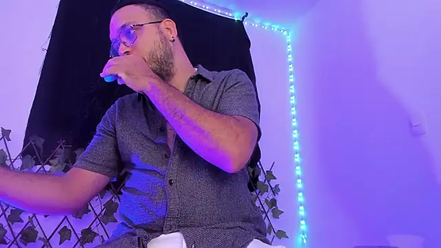 MarkWolfe1 online show from October 29, 9:51 pm