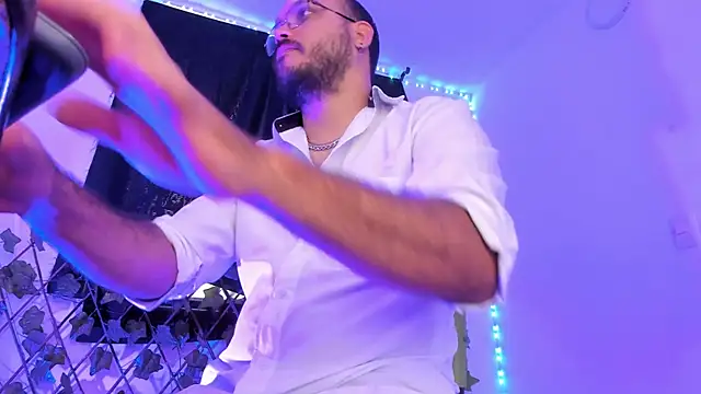 MarkWolfe1 online show from November 4, 9:16 pm