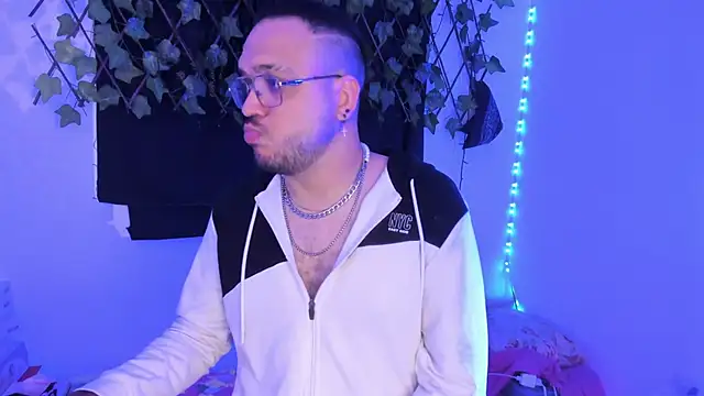 MarkWolfe1 online show from November 12, 8:36 pm