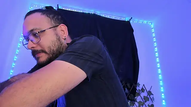 MarkWolfe1 online show from November 5, 9:17 pm