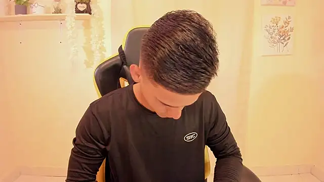 elmasmas01 online show from February 6, 6:05 pm