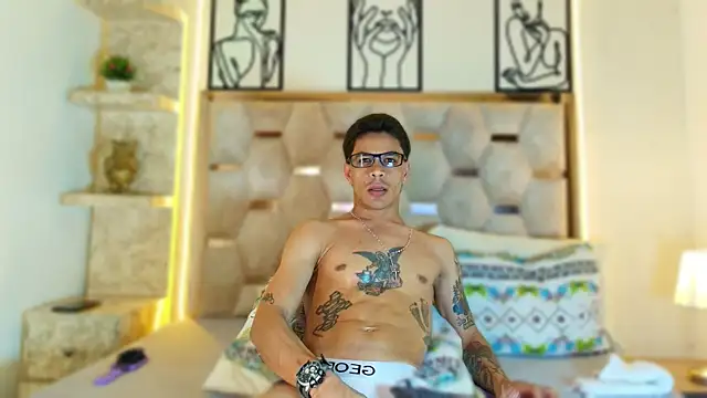 Andrew Haalls online show from December 19, 8:50 pm