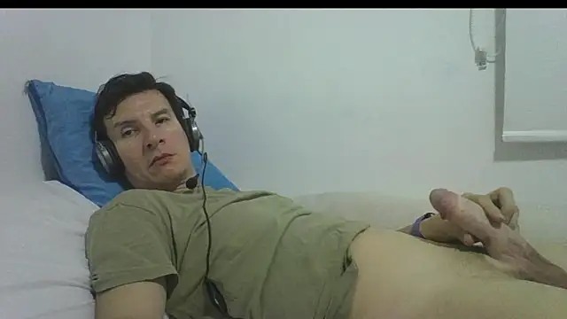 carliesexyman online show from November 17, 6:27 am