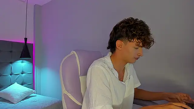 NicolasFerrer18 online show from November 26, 7:50 pm