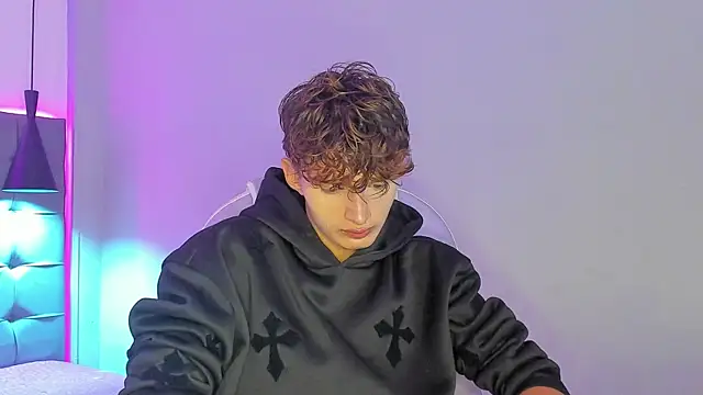 NicolasFerrer18 online show from December 5, 7:54 pm