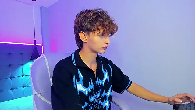 NicolasFerrer18 online show from December 21, 12:46 pm