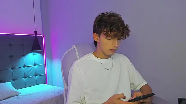 NicolasFerrer18 online show from December 17, 7:31 pm