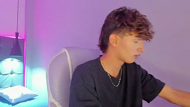 NicolasFerrer18 online show from November 30, 7:16 pm