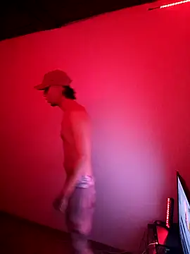 Aron Jones  online show from November 4, 1:50 am