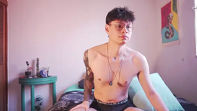 estmonnn online show from April 27, 1:08 pm