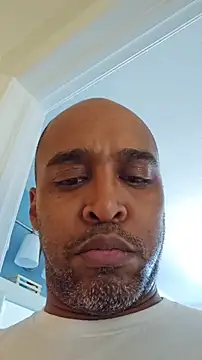 TraddyZaddy online show from November 6, 8:45 pm