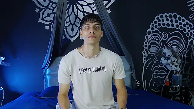 AlessioVitale online show from December 16, 12:12 pm